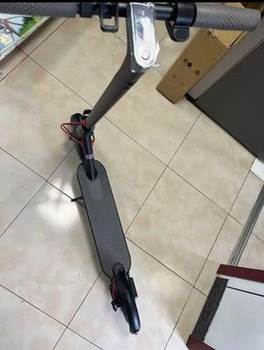 Trottinette électrique Pliable Adulte - Autonomie 30km, GPS, Antivol, Pneus Increvables 350W
