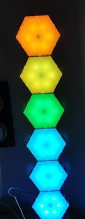Panneau LED Mural Synchroniser avec la musique, Lumières Hexagonales avec  Télécommande Micro intégré, RGB Lampe Gaming DIY Géométrie Module  d'épissurage pour Gaming Setup/Chambre/Fête,Paquet de 6 : :  Luminaires et Éclairage