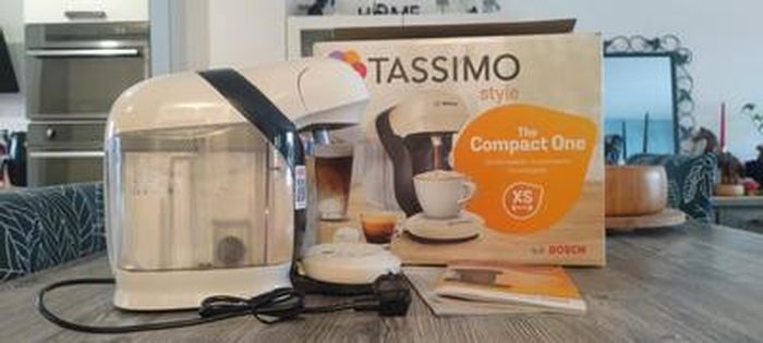 Machine à café multi-boissons compacte Tassimo Style - BOSCH TAS1107 -  Coloris Vanille - 40 boissons - 0,7l - 1400W