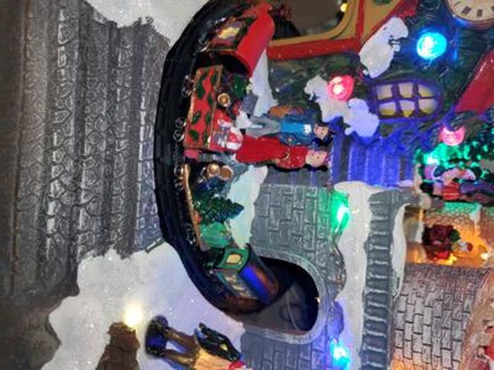 Village De Noël Animé Et Musical - Manoir Du Père Noël Avec 33 LED, Par Feeric Lights & Christmas - 9