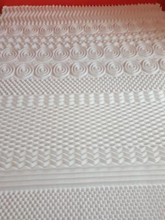 Surmatelas Mémoire De Forme IDMarket 140x190cm - 10 Zones De Confort, épaisseur 4cm