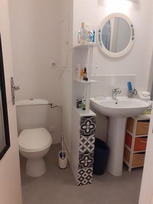 Idmarket - Meuble WC étagère bois WILLY 2 portes blanc et gris - Colonne de  salle de bain - Rue du Commerce