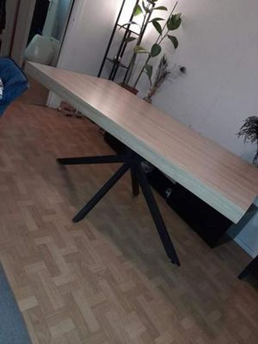 Table à Manger Rectangle ALIX 8 Personnes Pied Araignée Noir Et Plateau Bois Fonce Hawkins 160 Cm 684fd29c351a06c74cf31a8e