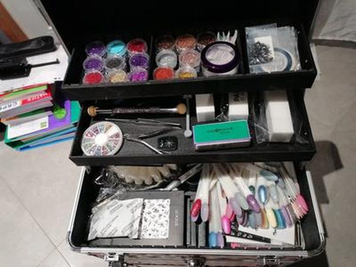 SONGMICS Valise de Maquillage Professionnel, Mallette Cosmétique, avec 2 Tiroirs, Grand, 34 x 24 x 56 cm, Roulette Pivotante à 360°, Voyage, Manucure, Maquilleur, Coiffure, Doré Champagne JHZ008A01