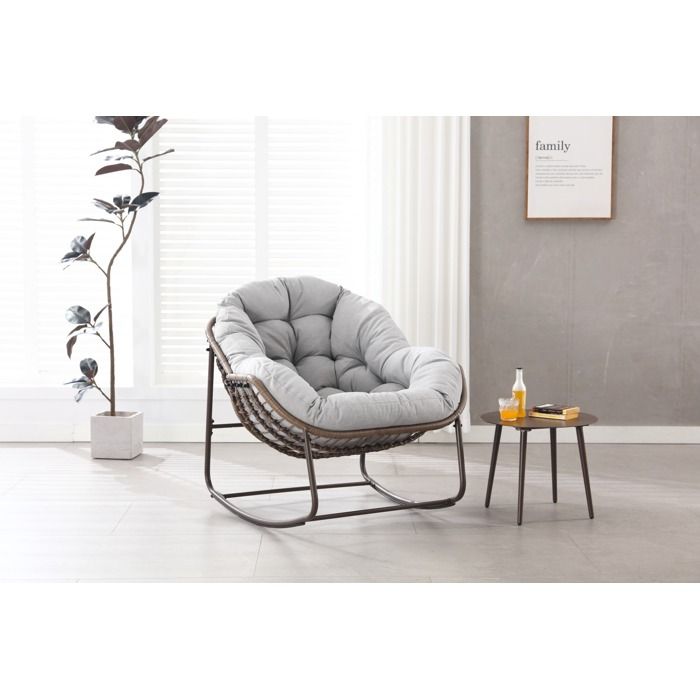 Fauteuil à bascule œuf de jardin EVRYAE 106 x 90 x 78 cm résine tressée et acier coussin épais gris clair