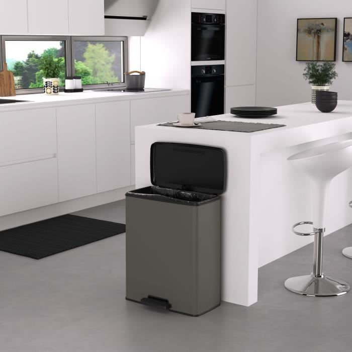 Poubelle Rectangulaire à Pédale Curver 40L Slim Bin - Fermeture Douce Aspect Métal Gris