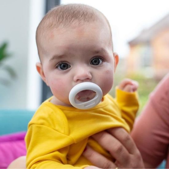 Sucette Physiologique TOMMEE TIPPEE Sensitive en Silicone pour Bébé 0-6 mois  - Lot de 2 - Cdiscount Puériculture & Eveil bébé