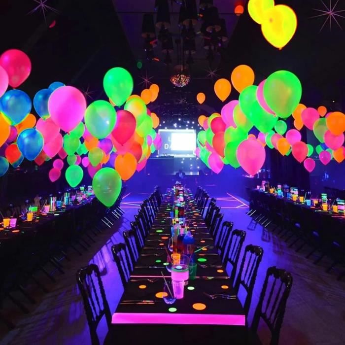 decoration salle mariage lumiere illumination  Soirée fluo deco,  Décoration salle anniversaire, Décoration soirée
