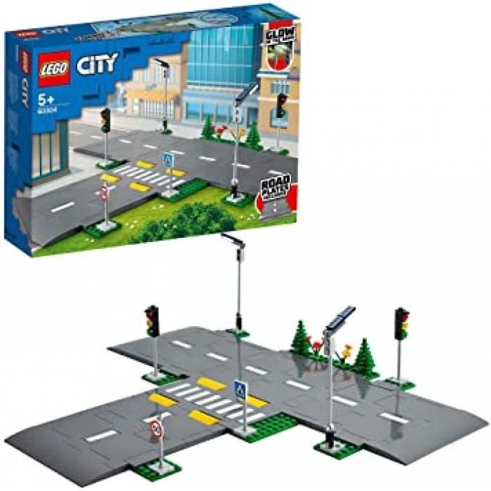 60304 city intersection à assembler, décor avec des feux de circulation et des briques qui brillent dans le noir