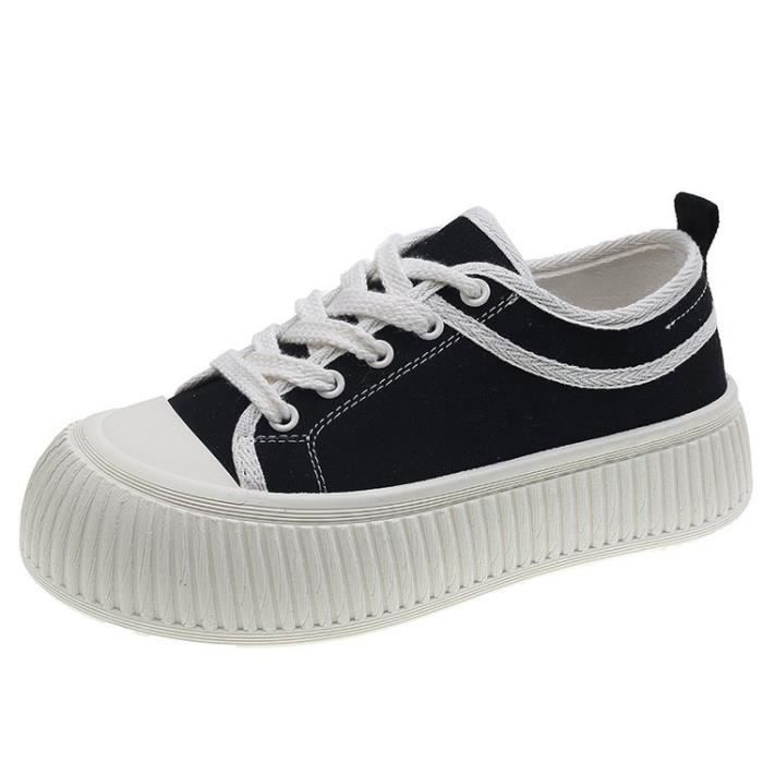 basket ouverte devant femme