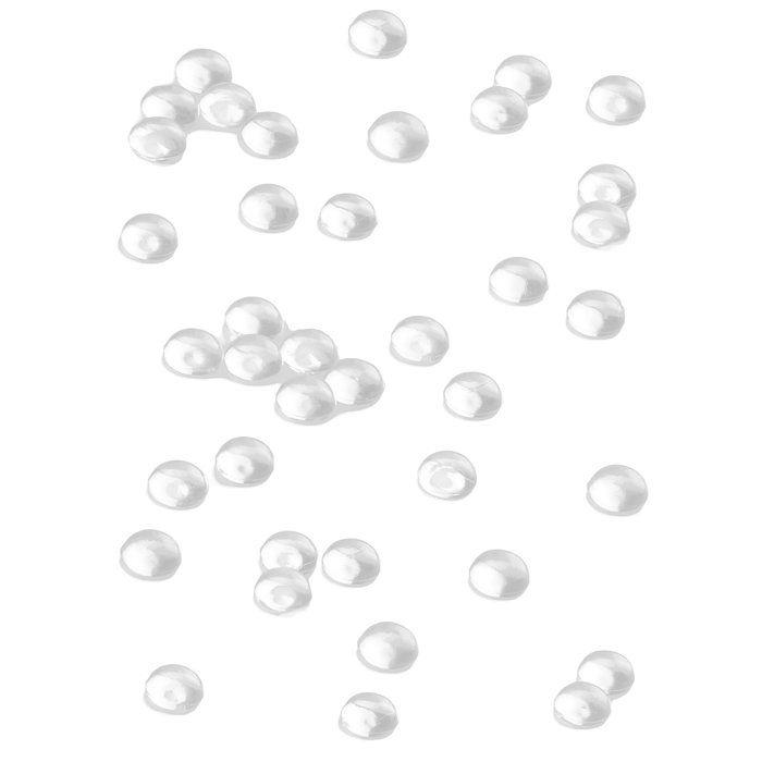 Pot de perles de pluie translucides.