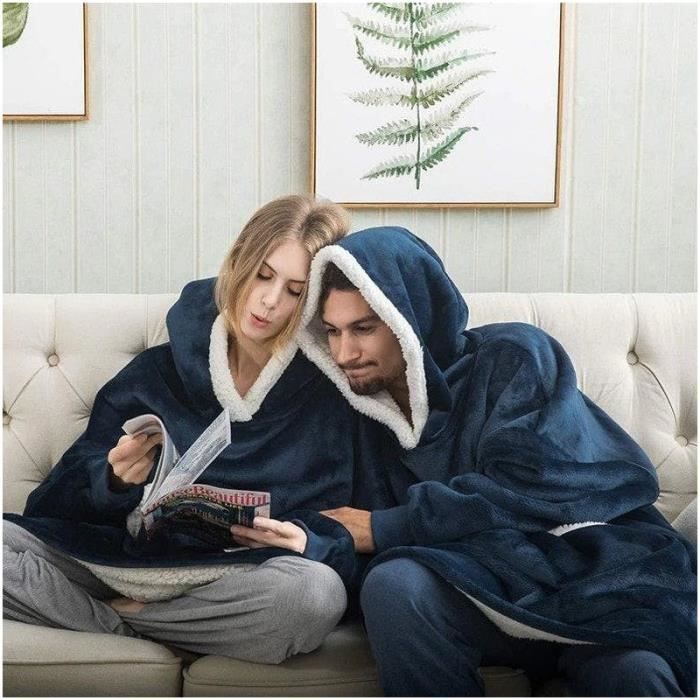 Plaid Pull Geant Pilou bleu marine Cdiscount Maison