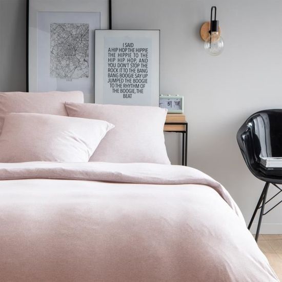 Plan à trois pour une petite à couette! Plan à trois pour une petite à couette!