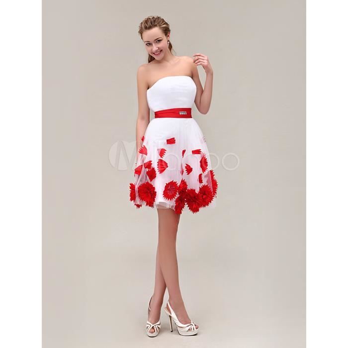 robe blanche fleur rouge
