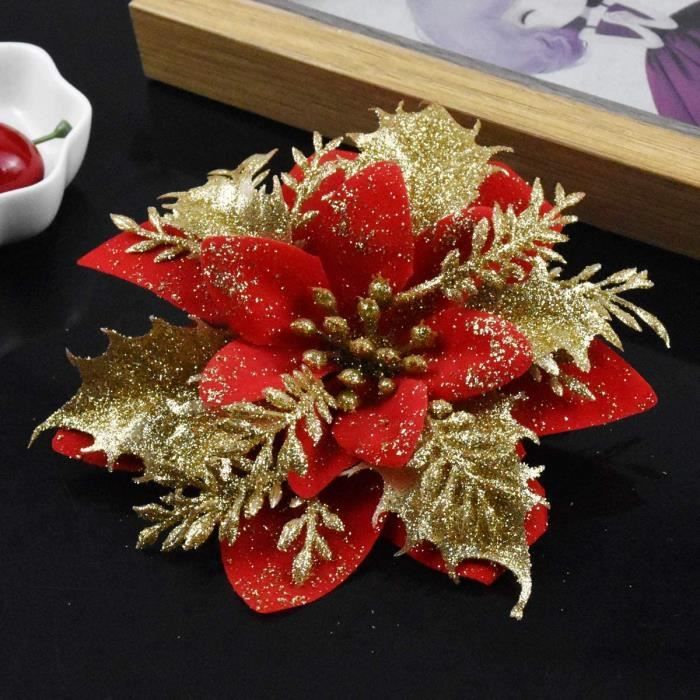 Photo Libre De Droit De Poinsettia Rouge De Fleurs De Noël Isolées Sur Fond Blanc Symbole De Noël Poinsetta Gm1427652578 471519830