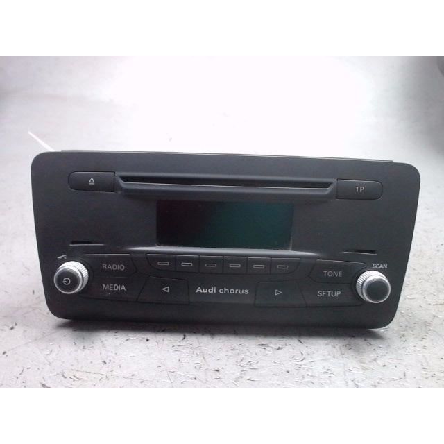PIECES AUTO D'OCCASION - 8X0035160C - KIT D'INSTALLATION D'AUTORADIO - AUTORADIO AUDI A1 - B2-422035