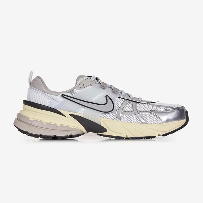 Nike sports shoes V2K Run