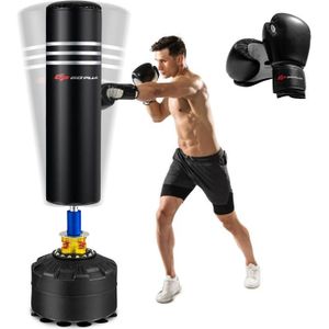 Housse de couette Athletic kickboxing de formation jeune homme à l'aide de  sac de boxe noir 