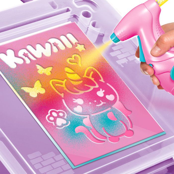 Canal Toys – Mallette Gabby Et La Maison Magique – Aérographe électronique, 10 Pochoirs, 8 Feutres – Dès 6 Ans