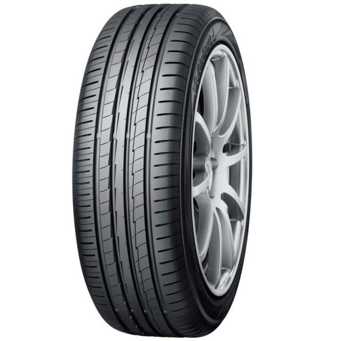 YOKOHAMA 225/55 R16 95V AE50-A Bluearth Pneu Tourisme Été