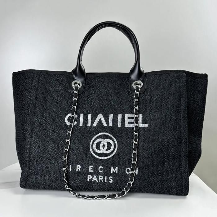 Chanel - Sac Fourre-tout Classique En Cuir D'agneau Noir Avec Bandoulière Et Cc Vintage