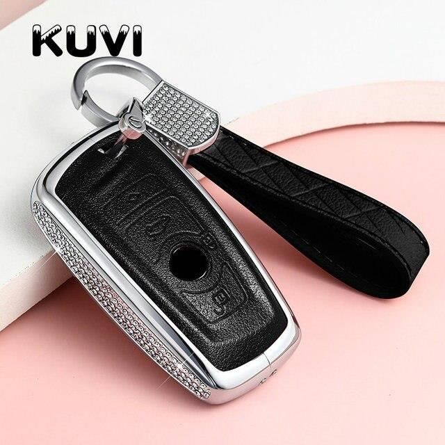 Caricature De Clé De Voiture Mignon Portant Un Masque | Vecteur Premium