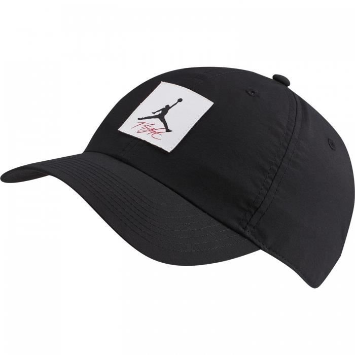 string femme invisible