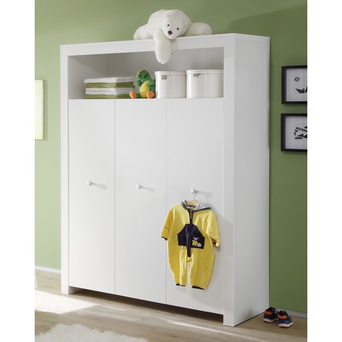 Olja Armoire chambre denfant avec 3 portes et 1 espace de rangement ouvert blanc. Olja Armoire chambre denfant avec 3 portes et 1 espace de rangement ouvert blanc.