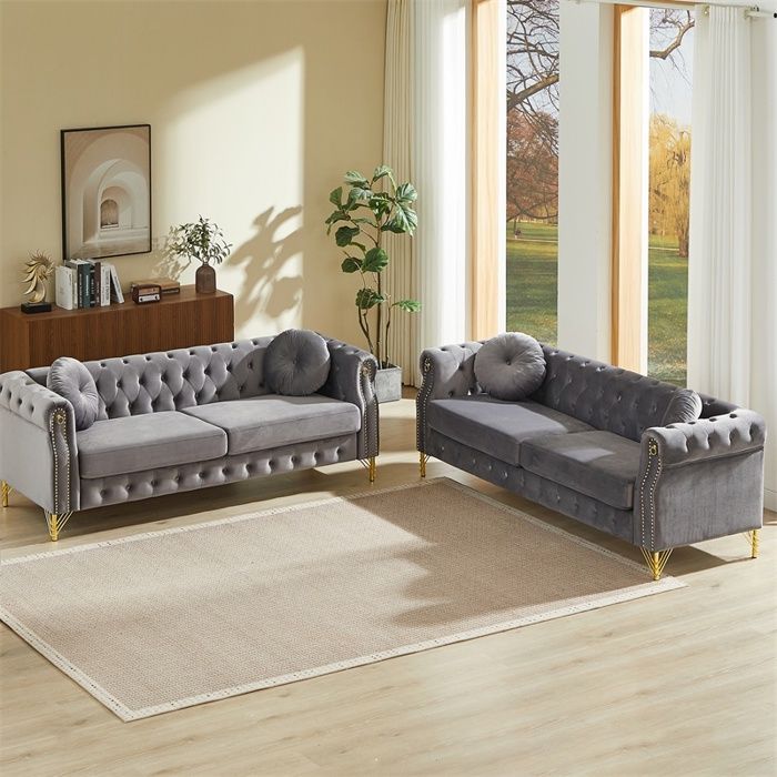 Canapé 6 places 208 3 x 287 9 x 73 6 cm - Ensemble de 2 canapés en velours style Chesterfield avec pieds dorés - Gris Canapé 6 places 208 3 x 287 9 x 73 6 cm - Ensemble de 2 canapés en velours style Chesterfield avec pieds dorés - Gris