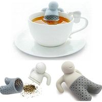 Filtre à passoire à thé en silicone alimentaire et inodore pour tisane en forme de bonhomme prenant son bain dans la tasse