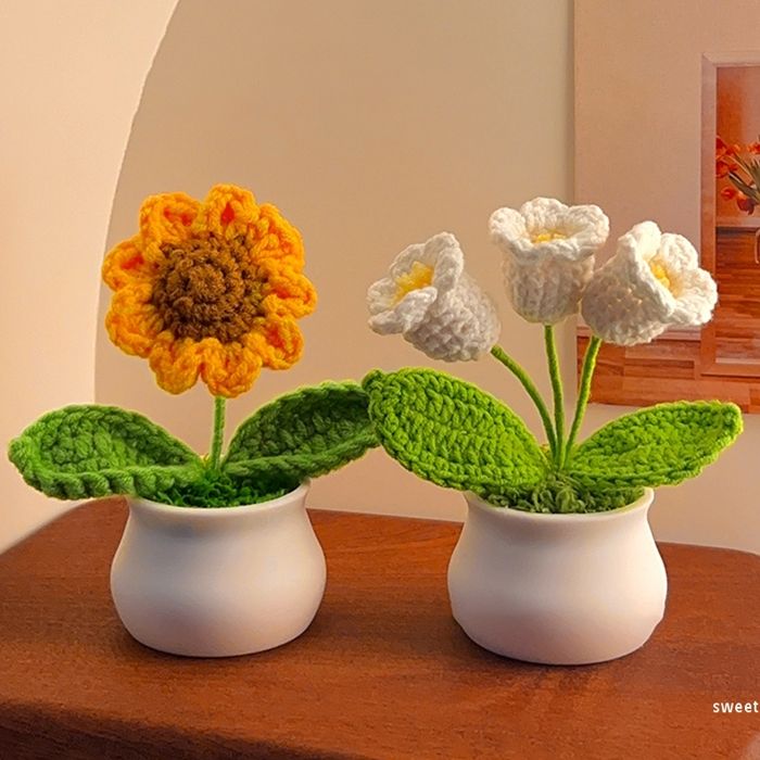 HVIHWI Fleurs au crochet faites à la main, cadeau de soutien émotionnel, petites décorations de bureau tricotées en pot, joli cœur rouge, plante en pot, cadeau de motivation pour désherbage, table