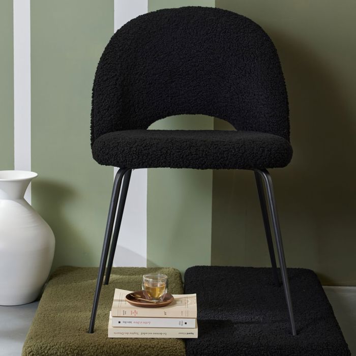 Chaise bouclette MATCHA - Catalogue 10/2024 - Noir 51x54 cm Chaise bouclette MATCHA - Catalogue 10/2024 - Noir 51x54 cm