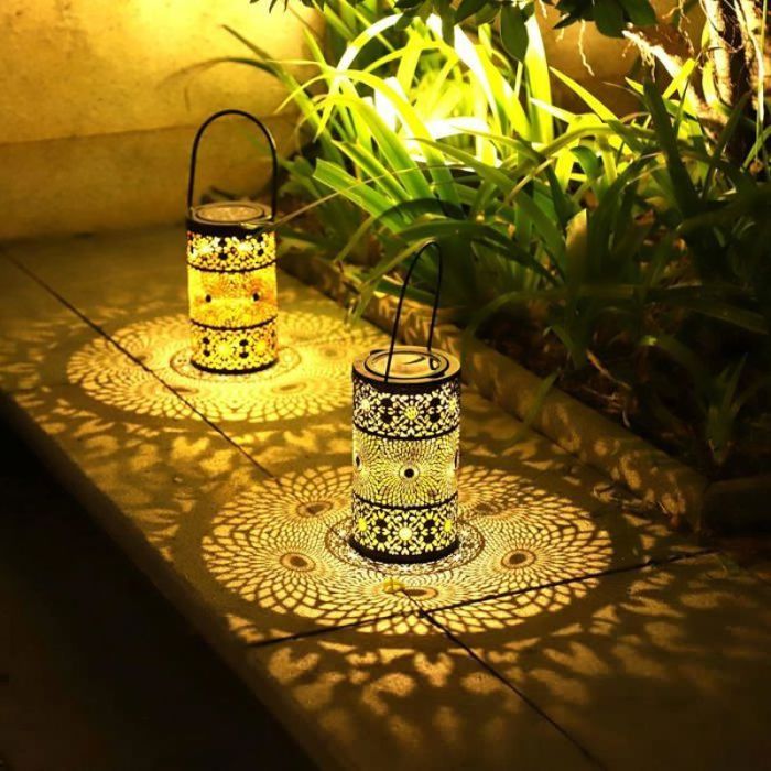 Lot de 2 lanternes solaires extérieures - lampe de jardin en métal étanche piquet de terre panneau solaire décoration