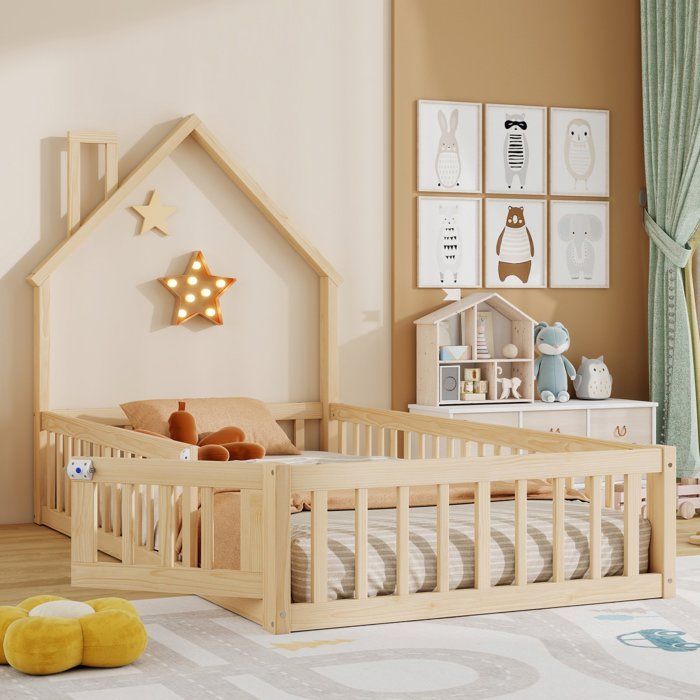 Lit cabane enfant 90x200 hauteur 147 cm en pin naturel avec sommier et barrière de sécurité