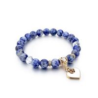 Bracelet Perles Rondes Bohémien, Pierres Bleues Naturelles *8mm avec Pendentif Cœur émaillé Blanc et Plaqué Doré