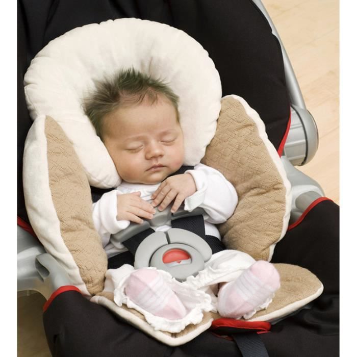 bebe dans une poussette