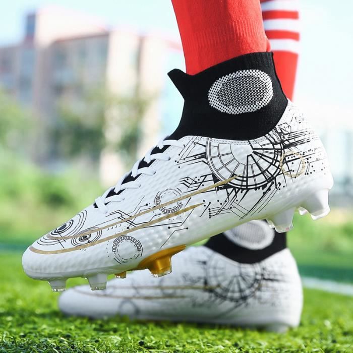 WEJIESS Chaussures de Football pour Hommes, antidérapantes, à Crampons  Professionnels, Chaussures de Football pour garçons, Chaussures de Football  à Lacets, Chaussures de Sport d'entraînement : : Mode