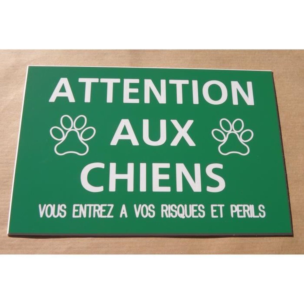 plaque gravée "ATTENTION AUX CHIENS VOUS ENTREZ...RISQUES ET PERILS" 150x100 mm 