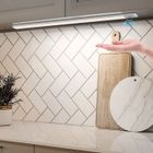 ZEMINPEOEL Reglette LED Cuisine Sous Meuble avec Capteur, 100 cm Lampe de Placard 2 en 1 Rechargeable USB et Alimentée en 5V DC Barre LED