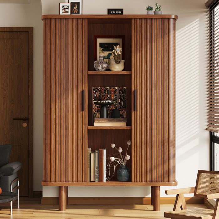 Armoire haute 110x40x160 cm marron foncé porte coulissante façade rainurée pieds bois massif rangement chambre et salle à manger