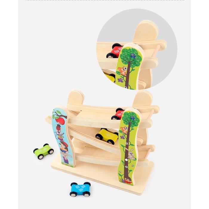Rampe de course en bois avec 4 voitures