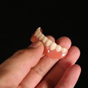 KIT PRODUITS DENTAIRES couleur inférieure Fausses dents en Silicone, plac