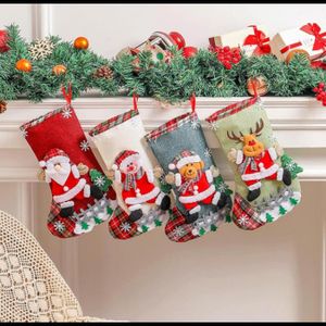Lot De 4 Bottes De Noël Décoratives à Remplir - Chaussettes Suspendues Motif Carreaux Et Père Noël - Décoration Fêtes