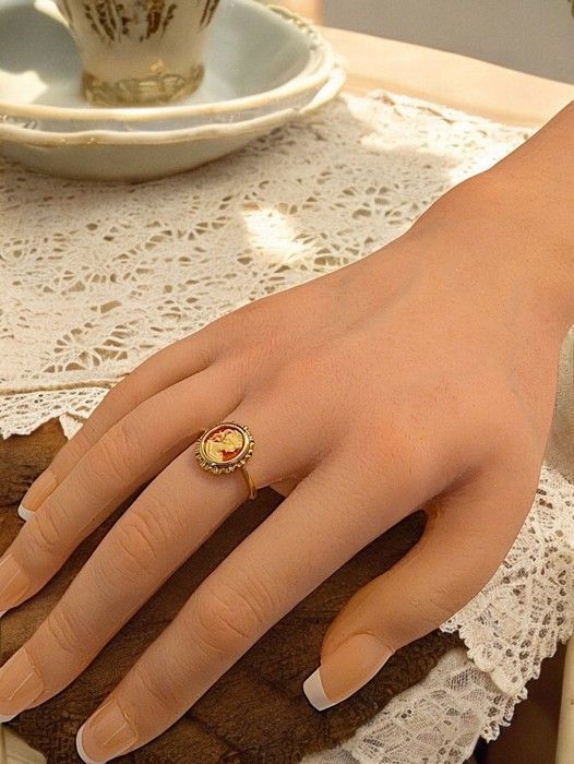 Bague Caméo Femme Plaquée Or 18K - Modèle Vintage, Profil Féminin, Résine Rouge/orange - Hypoallergénique, Sans Nickel