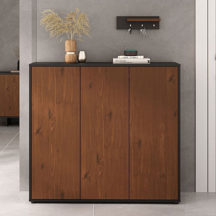 Meuble à Chaussures MIRAN en Bois Couleur Noir et Châtaignier 3 Portes Rangement pour 24 Paires Meuble à Chaussures MIRAN en Bois Couleur Noir et Châtaignier 3 Portes Rangement pour 24 Paires