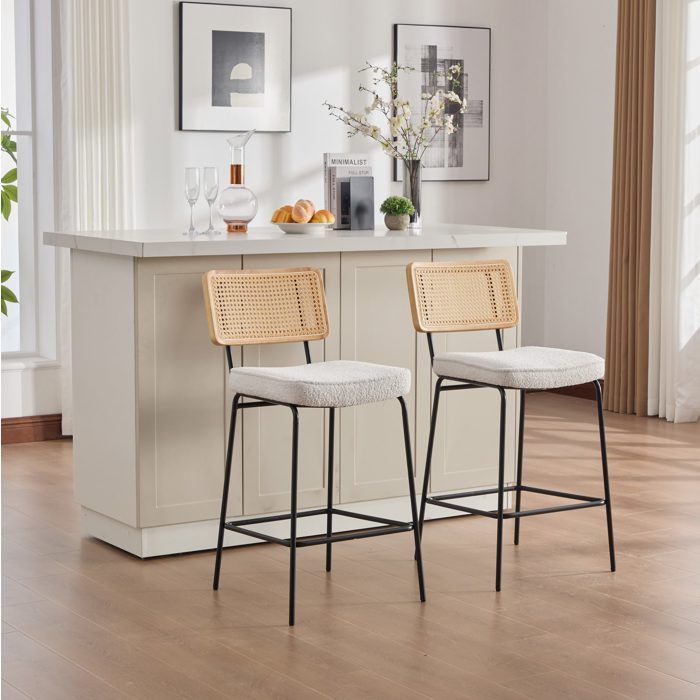 Lot de 2 tabourets de bar ivoire en chenille dossier cadre en bois aspect rotin pieds métal 46 2x59 8x96 5 cm