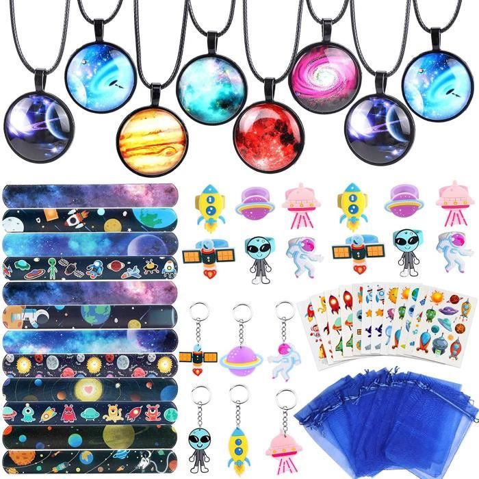 108Pcs Espace Pinata Anniversaire Garcon Espace Gobelets Baguettes Bulles Balle Elastique Slap Bracelet Porte-clés Anneau Timbre Tatouage Sac Cadeaux Jouets Espace d'anniversaire Fête pour Enfants 