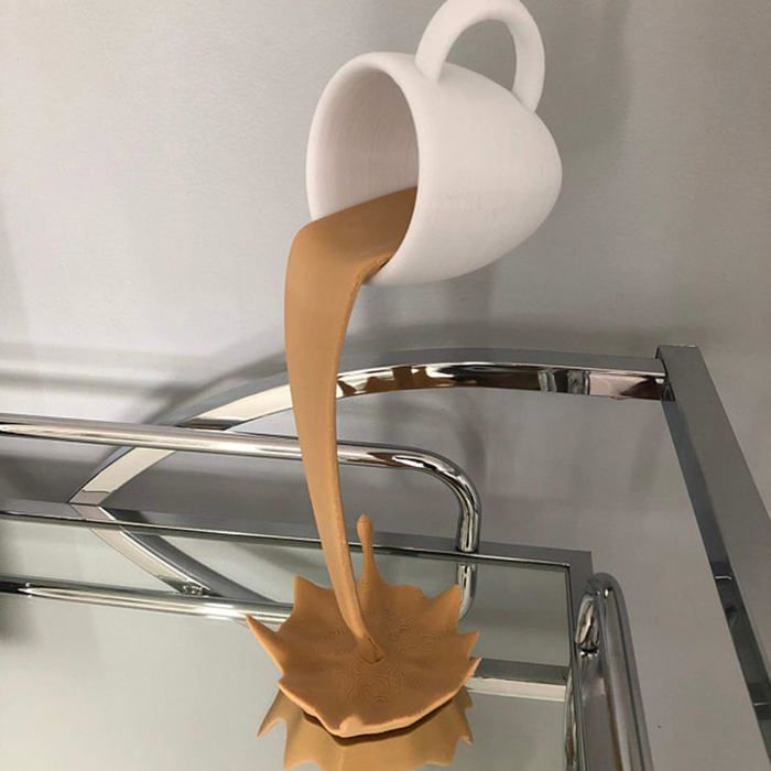 Sculpture Tasse Café Flottante Magique Décoration Cuisine Artistique Effet Renversé Marron Cadeau Caféophile Créatif