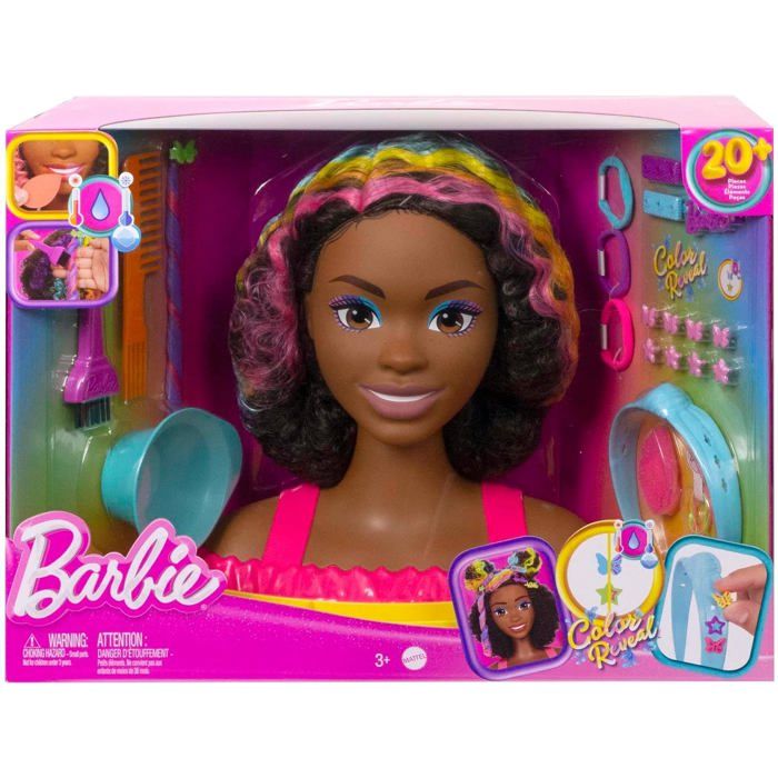 Une Poupée Barbie Avec Des Fleurs Roses Sur La Tête