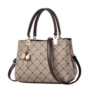 sac a main celine pochette en toile beige hand